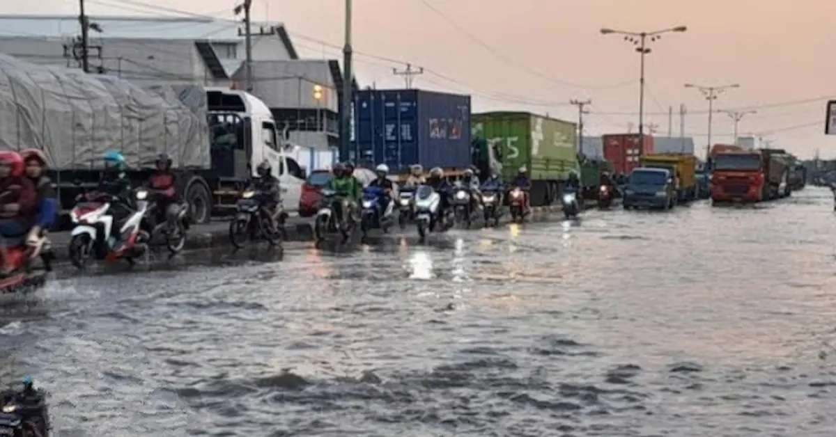 Siaga Merah Banjir Rob Semarang Demak: Jalur Pantura Lumpuh?